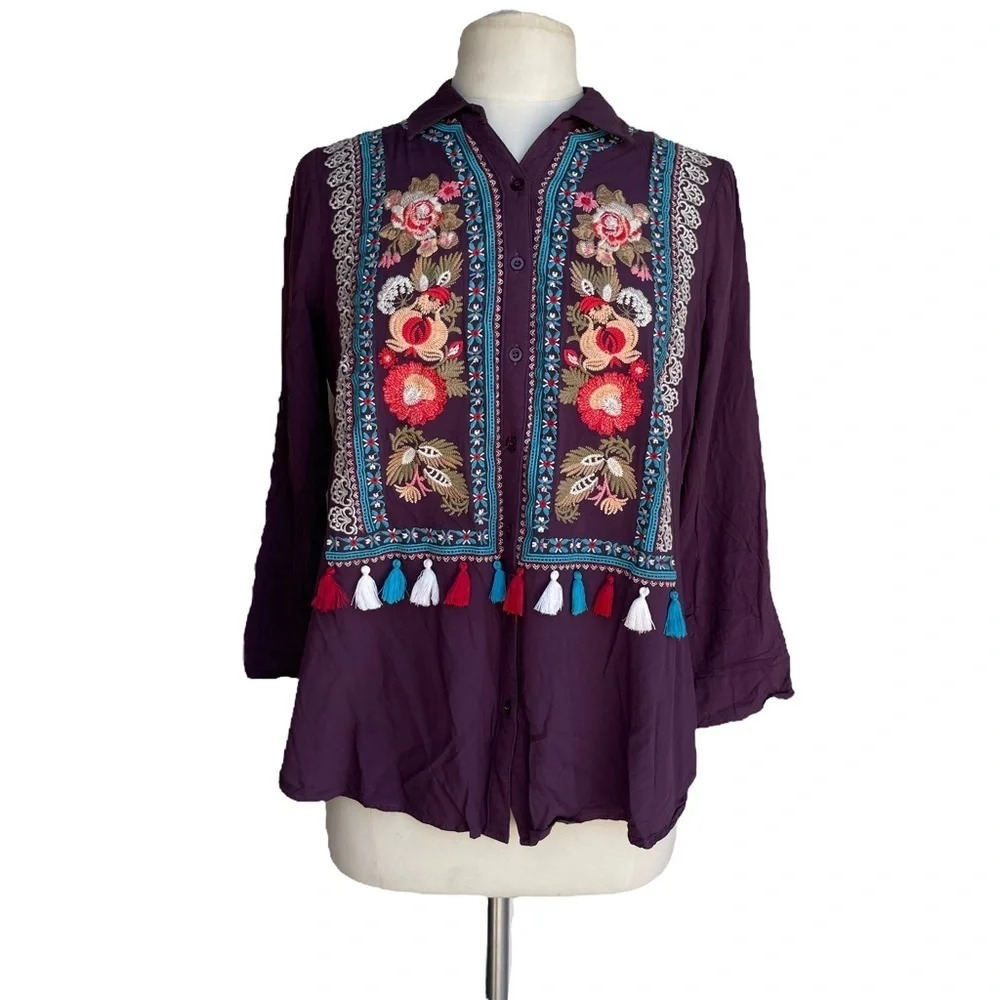 ANDREE by UNIT Women’s Size M Plum Embroidered Roll-tab Sleeve Tassel Shirt